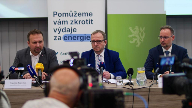 MP letos podpoilo tm 50 tisc solrnch elektrren na stechch dom. Podle ministra Jureky bude zjem o solrn systmy jet narstat